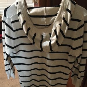 Black and cream 3/4 length sleeve hoodie